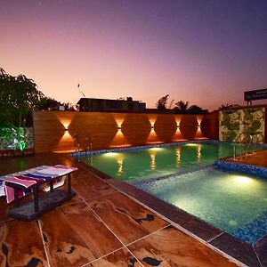 The Majestic Villa By 23 Villastay - Private Pool & Garden